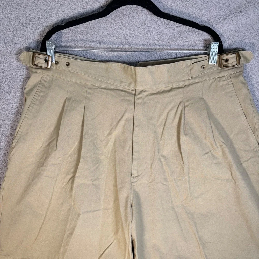 Travelsmith Side Buckle Shorts Mens Size 40 Khaki Pleated Belted Cotton Outdoors